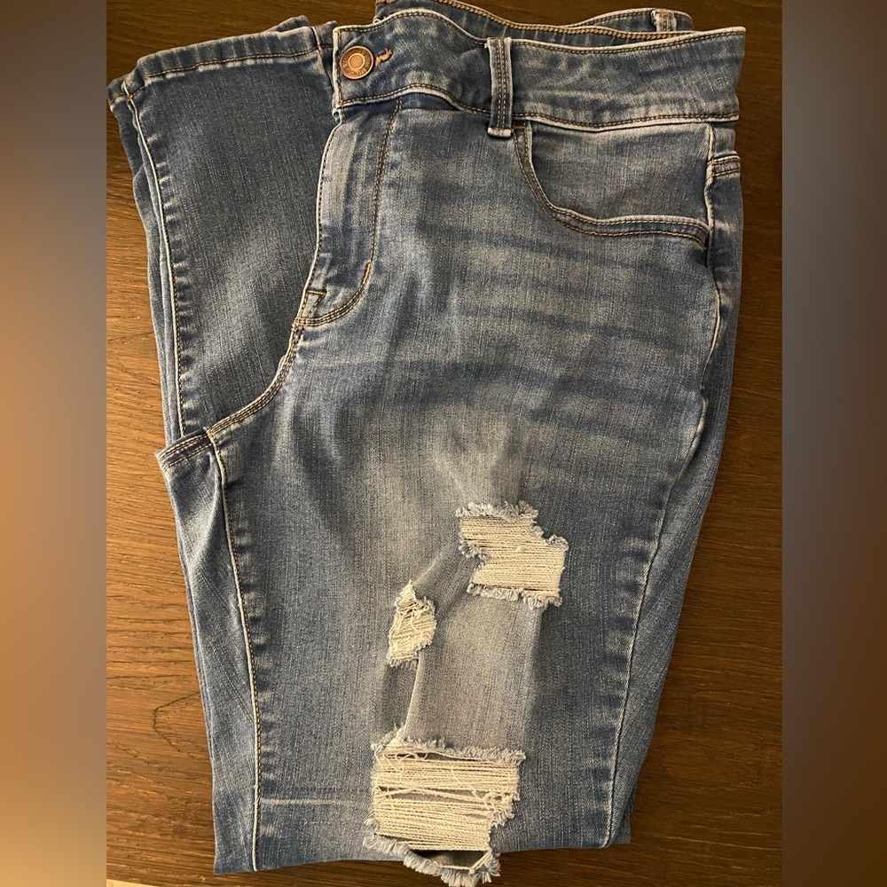 Maurice’s Distressed Mid-rise Jeans 18 Short